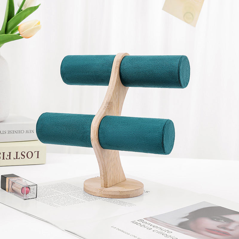 Koka apaļš divlīmeņu juvelierizstrādājumu displejs ar velūra pārklājumu un PU ādas akcentiem