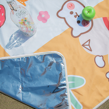 Пикник подложка с карикатурна капибара — преносима за къмпинг и открито; водоустойчива подплата от алуминиево фолио; Oxford плат; стил: карикатура; пускане: пролет 2022