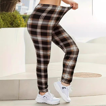 Йога панталони с райета — полиестер; основна материя 70–80%; средно висока талия; тесен силует; дълги панталони.