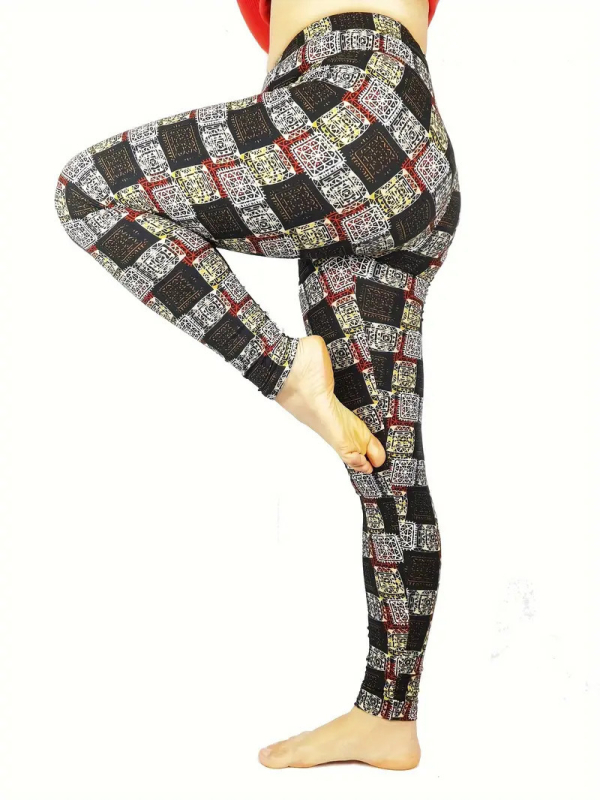 Йога панталони с райета — полиестер; основна материя 70–80%; средно висока талия; тесен силует; дълги панталони.