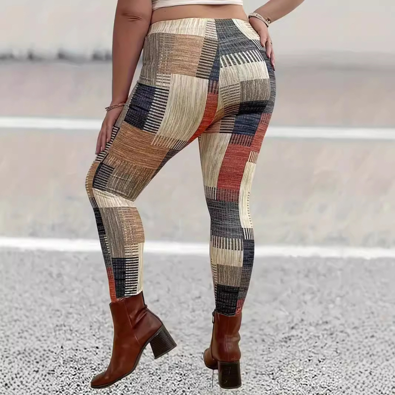 Йога панталони с райета — полиестер; основна материя 70–80%; средно висока талия; тесен силует; дълги панталони.