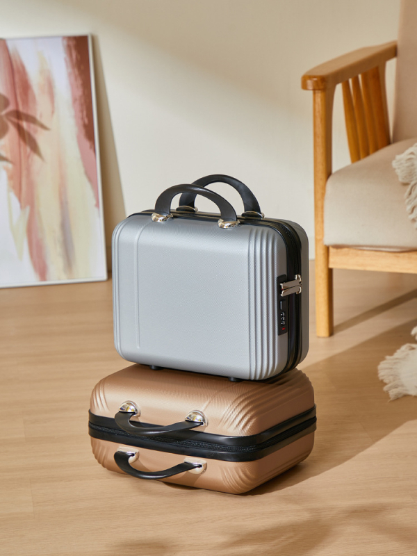 Korejiešu stilā ceļojumu koferis no ABS materiāla, rāvējslēdzēja atvērums, vienvirziena riteņi, svars 0,8 kg, iekšējā apdare no Oxford auduma