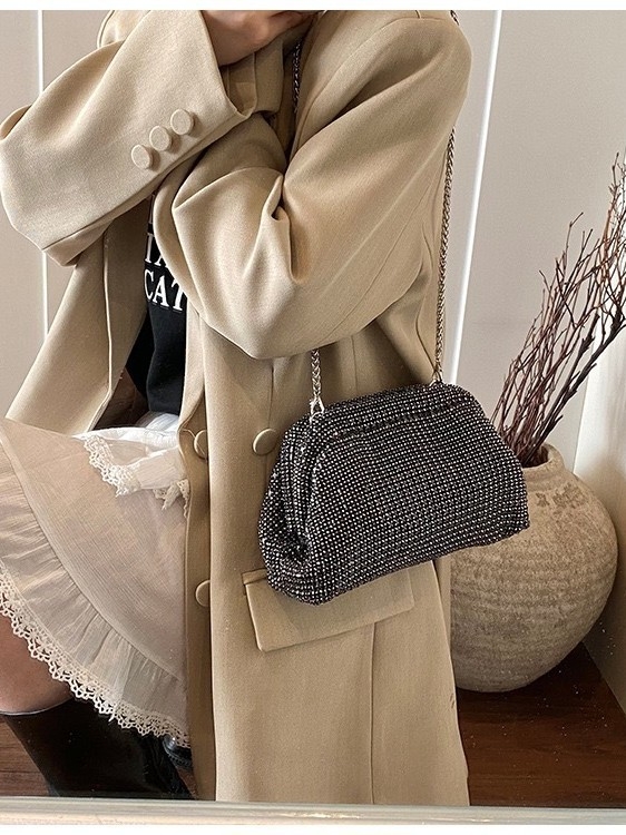 Clutch za žene s rhinestones, street fashion stil, oblik oblaka, magnetno zatvaranje, podstava od poliestera