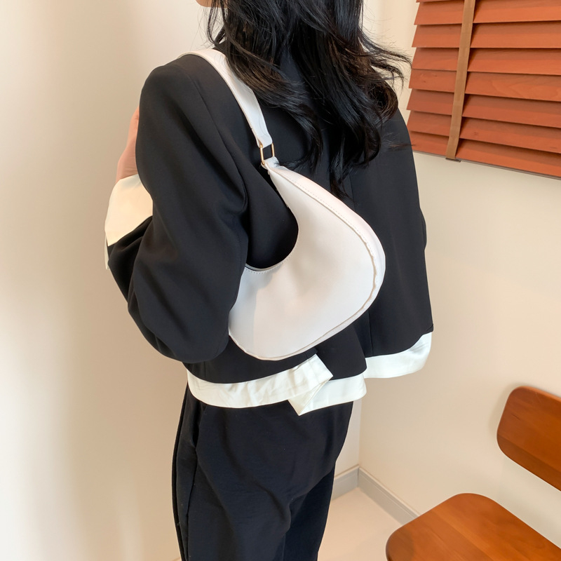 Kasdienio naudojimo pečių rankinė gatvės stiliuje, PU medžiaga, pažasčių rankinė, horizontalaus kvadrato formos, užtrauktukas, pamušalas iš sintetinės odos