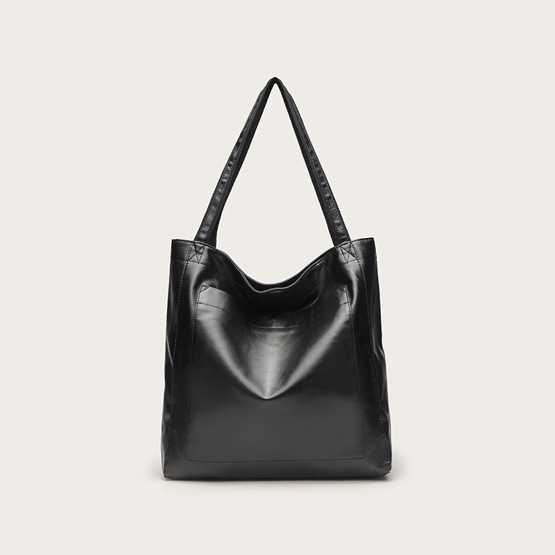 Tote rankinė, minkštas PU medžiaga, vertikali kvadratinė forma, magnetinis užsegimas, vidinė kišenė su užtrauktuku, poliesterio pamušalas (Medžiaga: PU; TIpas: Tote rankinė; Užsegimas: Magnetinis; Vidinė kišenė su užtrauktuku; Pamušalas: Poliesteris)