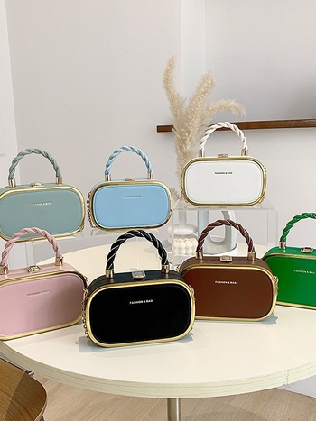 Женска чанта през кръст PU с заключваща катарама, хоризонтално правоъгълна форма, скрит джоб с цип, подплата полиестер