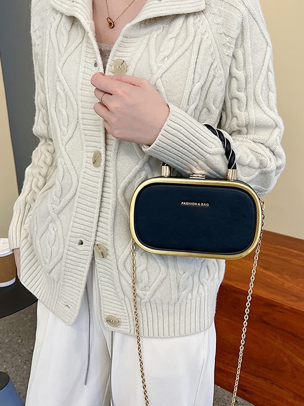 Женска чанта през кръст PU с заключваща катарама, хоризонтално правоъгълна форма, скрит джоб с цип, подплата полиестер