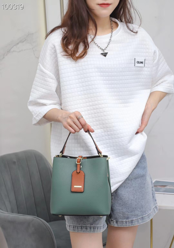 Leap Up Дамска кожена чанта тип bucket – Материал: естествена кожа; Отваряне: цип; Вътрешни джобове: джоб с цип, джоб за телефон; Подплата: полиестер-памук