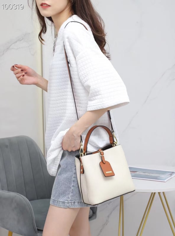 Leap Up Дамска кожена чанта тип bucket – Материал: естествена кожа; Отваряне: цип; Вътрешни джобове: джоб с цип, джоб за телефон; Подплата: полиестер-памук