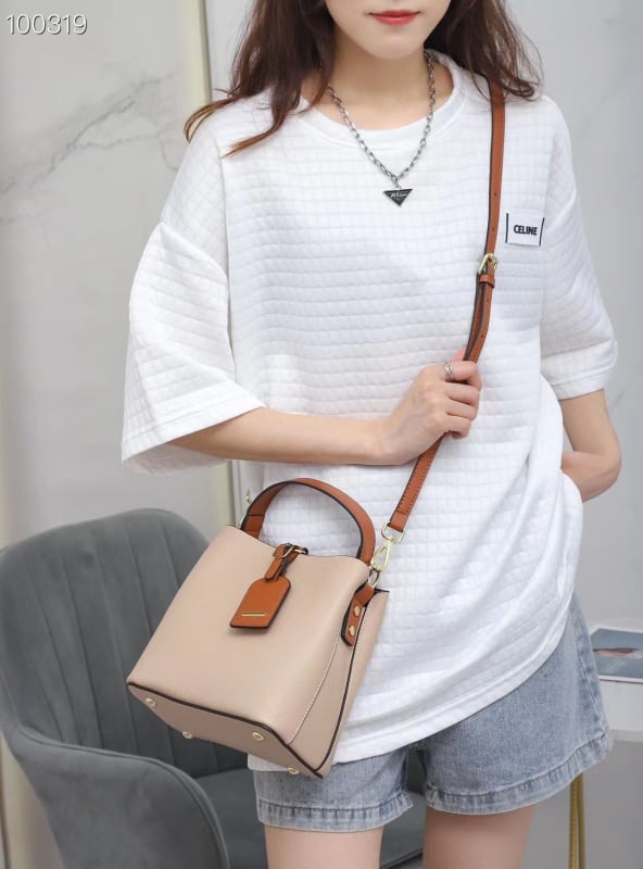 Leap Up Дамска кожена чанта тип bucket – Материал: естествена кожа; Отваряне: цип; Вътрешни джобове: джоб с цип, джоб за телефон; Подплата: полиестер-памук