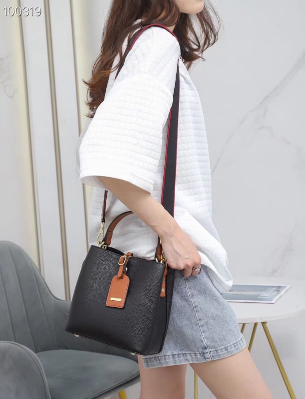 Leap Up Дамска кожена чанта тип bucket – Материал: естествена кожа; Отваряне: цип; Вътрешни джобове: джоб с цип, джоб за телефон; Подплата: полиестер-памук