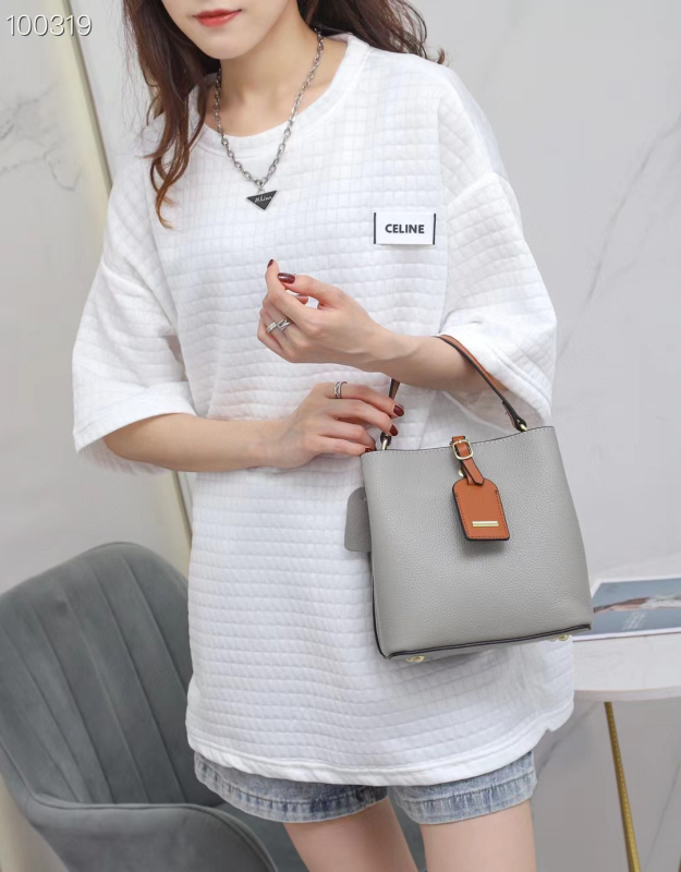 Leap Up Дамска кожена чанта тип bucket – Материал: естествена кожа; Отваряне: цип; Вътрешни джобове: джоб с цип, джоб за телефон; Подплата: полиестер-памук