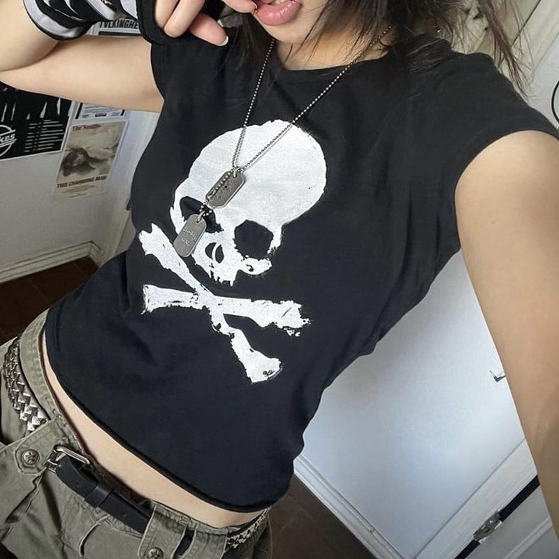 Poliestera T-krekls ar pusēm piedurknēm, viļņota kakla izgriezums, princese vēja stils