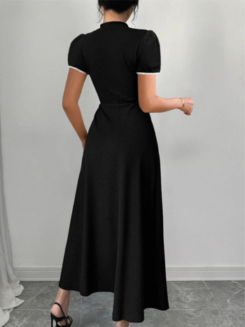 Haljina s blokovima boja, puff rukavi, stojeći ovratnik, prednja s tri gumba, duga A-linija silueta