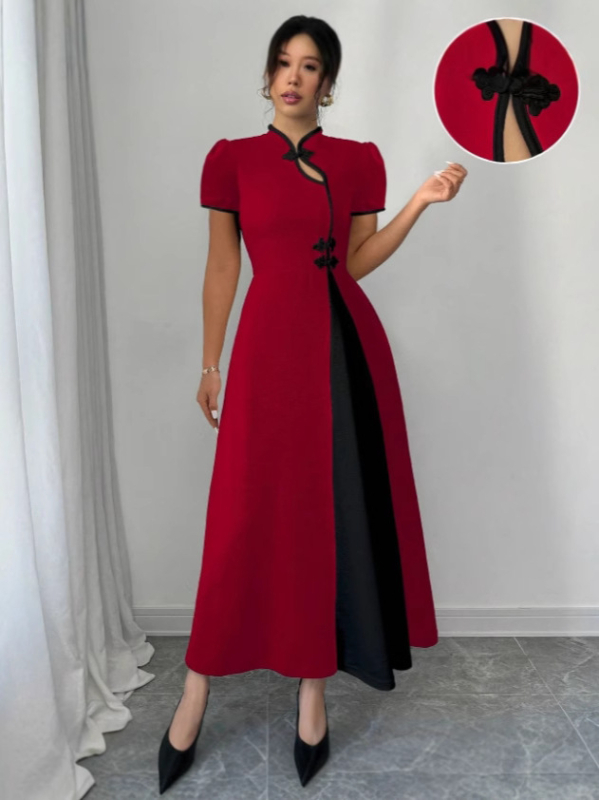 Haljina s blokovima boja, puff rukavi, stojeći ovratnik, prednja s tri gumba, duga A-linija silueta