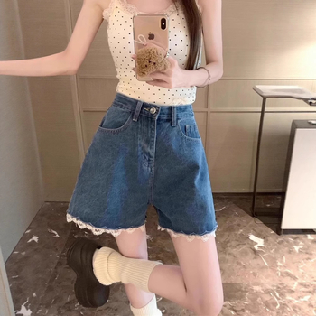 Șort din denim cu dantelă și broderie, talie înaltă, croială A-line, vară 2025