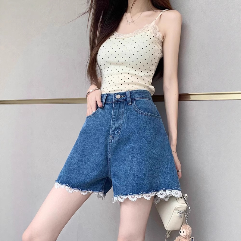 Șort din denim cu dantelă și broderie, talie înaltă, croială A-line, vară 2025