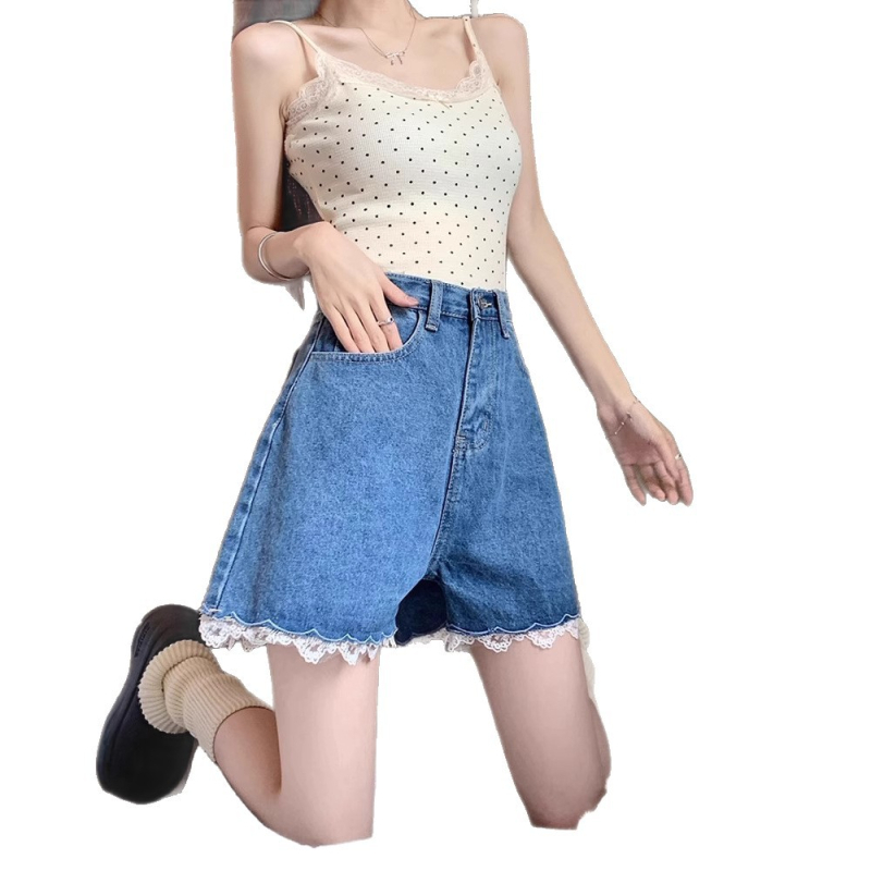 Șort din denim cu dantelă și broderie, talie înaltă, croială A-line, vară 2025