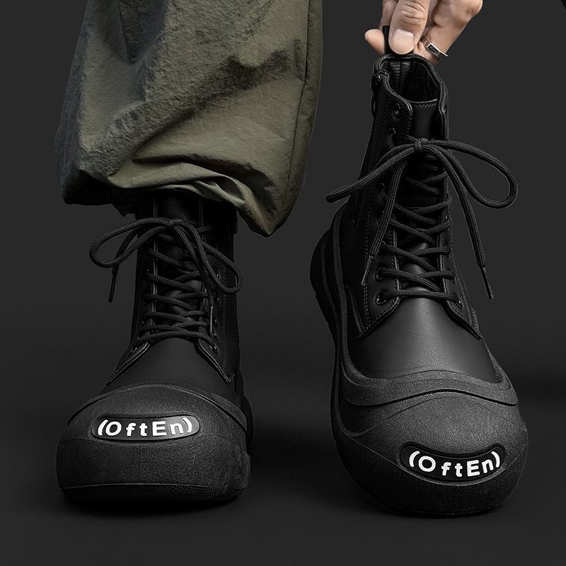 Vyriniai Chelsea batai, PU viršus, gumos padas, apvali nosis, žemas kulnas (1–3 cm), reljefinė apdaila