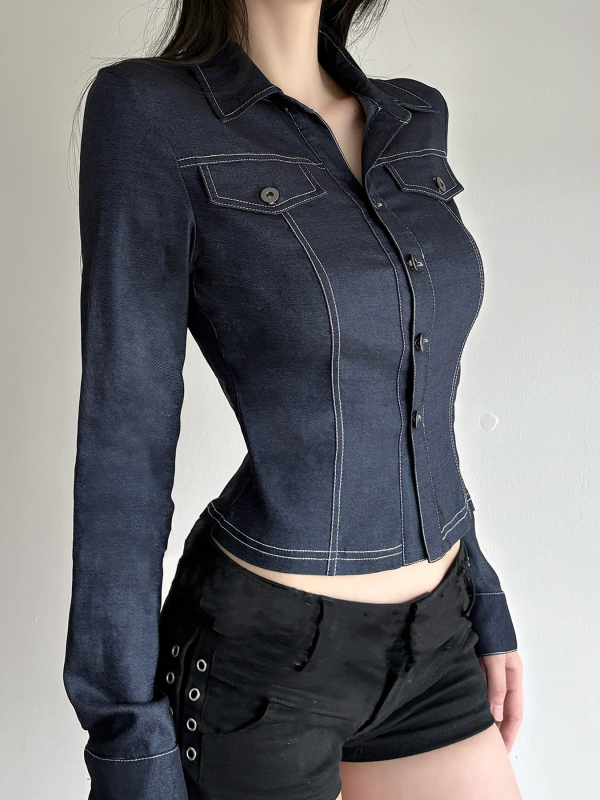 Denim stílusú kabát, slim fit, gombos elülső rész, distressed mosás, ing gallér, hosszú ujjú, rövid hosszúságú (40–50 cm), poliészter-spandex keverék (90–95% poliészter, <30% spandex)