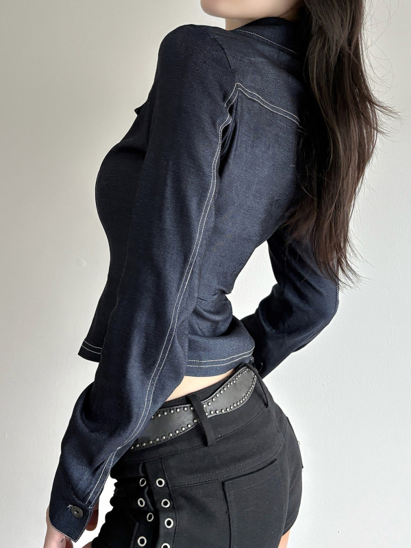 Denim stílusú kabát, slim fit, gombos elülső rész, distressed mosás, ing gallér, hosszú ujjú, rövid hosszúságú (40–50 cm), poliészter-spandex keverék (90–95% poliészter, <30% spandex)