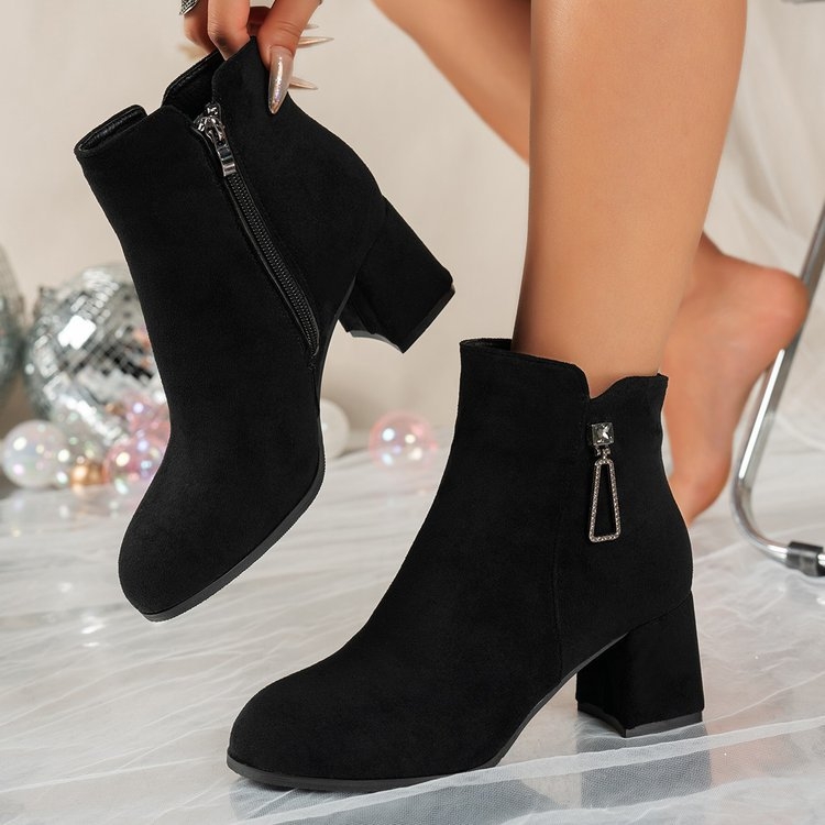 Γυναικεία σουέτ μποτάκια με κέντημα στρας, στρογγυλή μύτη, φερμουάρ στο πλάι, χοντρό τακούνι