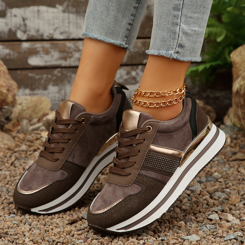 Pantofi sport dama cu talpă groasă, partea superioară din velur, decor metalic cu cristale, toc înclinant 3-5 cm, închidere cu șireturi