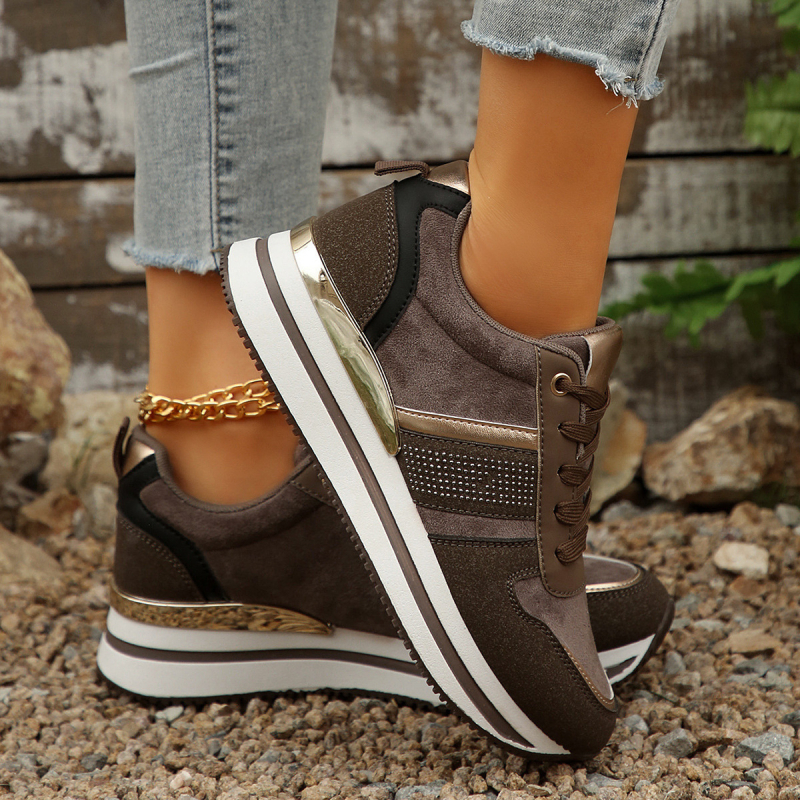 Pantofi sport dama cu talpă groasă, partea superioară din velur, decor metalic cu cristale, toc înclinant 3-5 cm, închidere cu șireturi