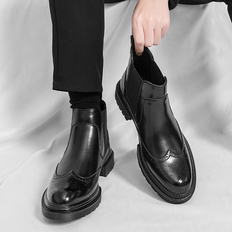 Vyriniai Martin batai iš mikropluošto odos, brog detalės, vidutinio ilgio šlaunies dalis, gumos padas