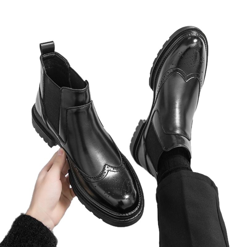 Vyriniai Martin batai iš mikropluošto odos, brog detalės, vidutinio ilgio šlaunies dalis, gumos padas