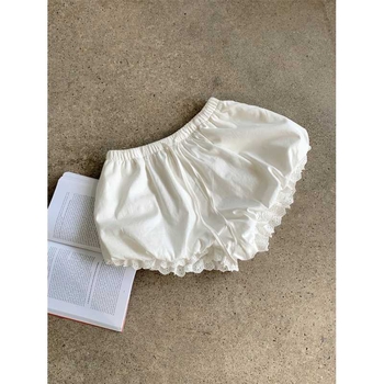 Set de trei piese: top ușor cu bretele și margine dantelată, șorturi cu croială largă | cod produs 1073-5025 | material: bumbac 80–90% + poliester <30% | stil: de bază, coreean