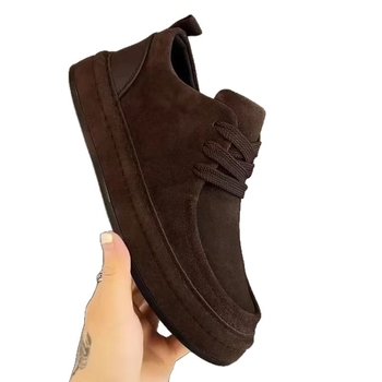 Martin batai su karvių velūro viršutine dalimi, vidutinio ilgio šarvas, apvali nosis, vidutinio aukščio kulnas, gumos padas