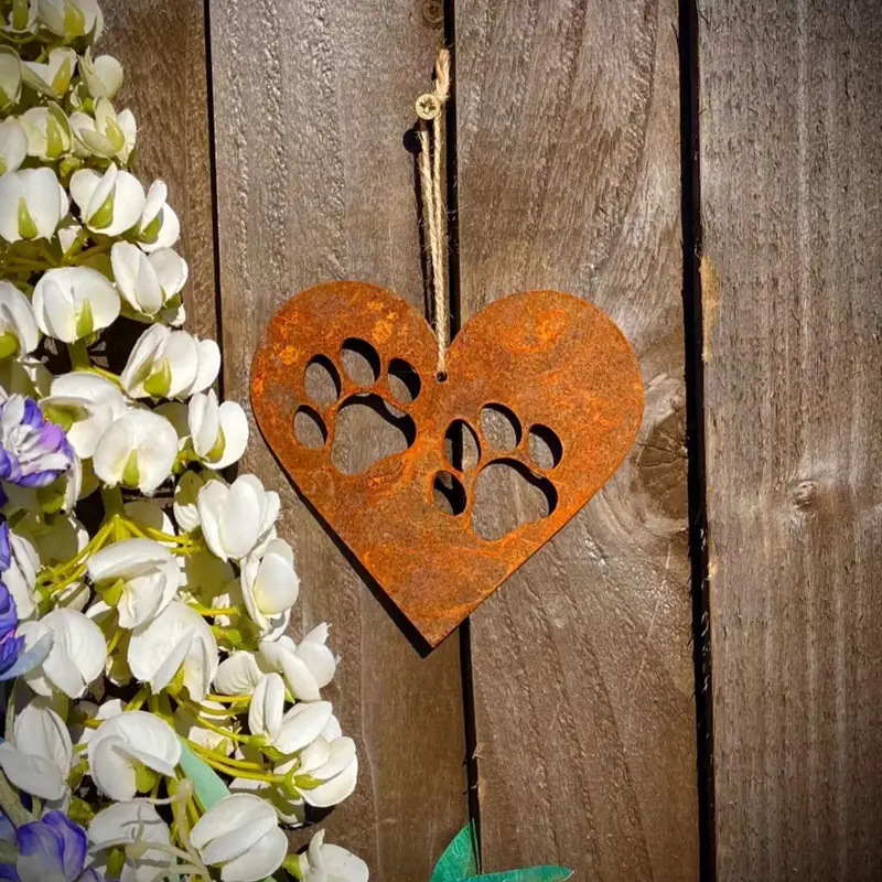 Стенно окачване от желязо с отпечатък на кучешка лапа и сърце – мемориална декорация за дома, стил модерен минимализъм (ST001)