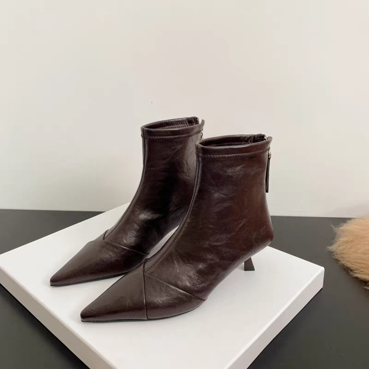 Női bokacsizmák hegyes orrú, stiletto sarokkal, európai–amerikai stílusú