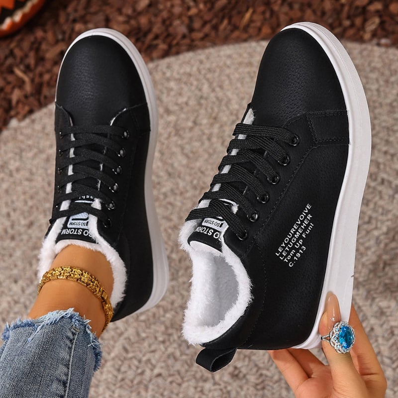 Sieviešu ikdienas kurpes ar siltu fleece odere – zems profils, priekšējais šņorējums, PU augšdaļa, gumijas zole