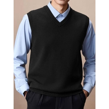 Pánska vesta s výstrihom do V, pletená s pruhovaným vzorom, voľný strih, jar 2025