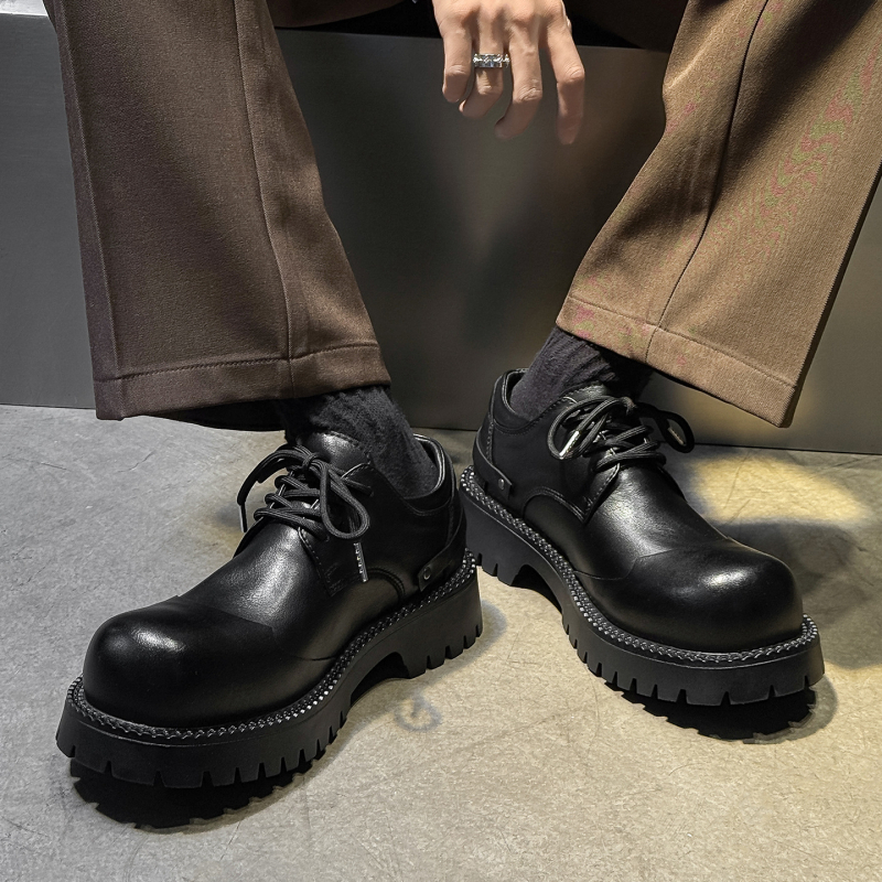 Derbio batai vyrams - apvalus nosis, slydimui atsparus padas, viršus iš mikropluošto, gumos padas, cementuota konstrukcija