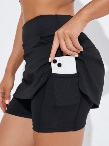 Rövid sportos szoknya zsebekkel, magas derekú; Milk Silk anyag 90% poliészter, bélés 90%