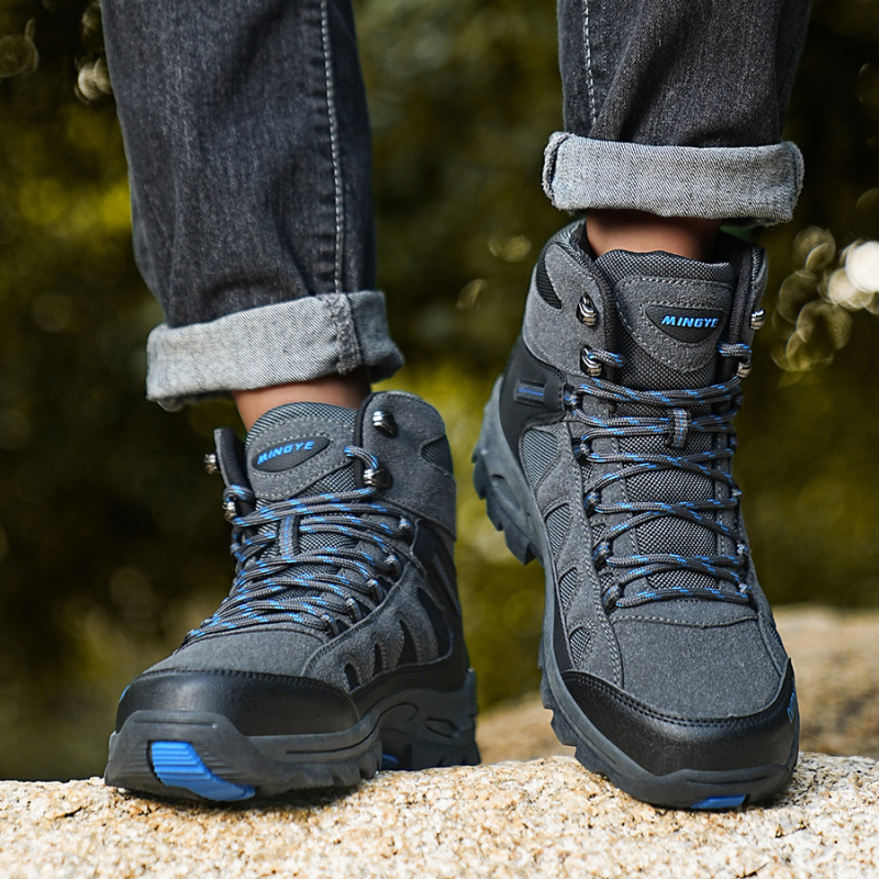 Походни обувки — дишаща мрежеста подплата, горна част от текстил, балонова подметка, кръгъл нос, всесезонни