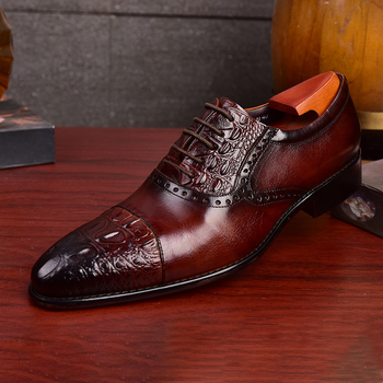 Vyriniai formalūs odiniai batai su smailiu nosimi, krokodilo raštas, viršus iš pirmosios karvės odos, gumos padas, raišteliai