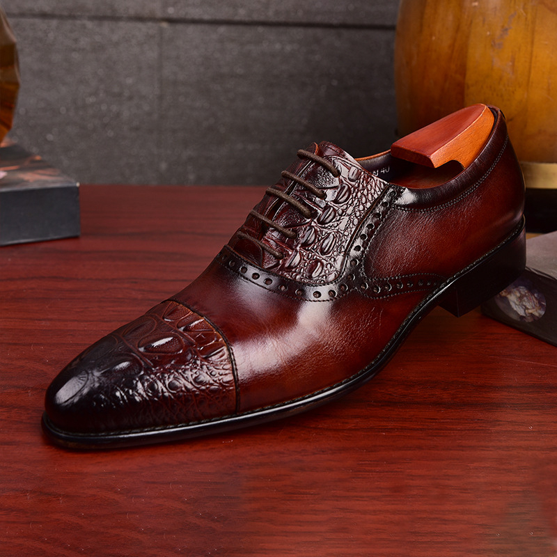 Vyriniai formalūs odiniai batai su smailiu nosimi, krokodilo raštas, viršus iš pirmosios karvės odos, gumos padas, raišteliai