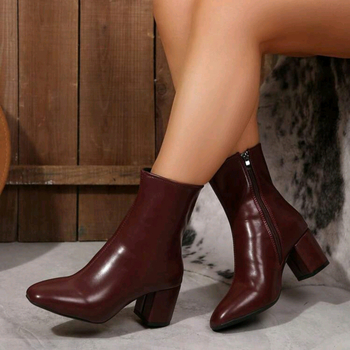 Női magassarkú bokacsizma a lábszár közepéig, négyszögletes orr, PU felsőrész, oldalsó cipzár, alacsony szár