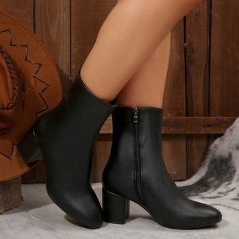 Női magassarkú bokacsizma a lábszár közepéig, négyszögletes orr, PU felsőrész, oldalsó cipzár, alacsony szár
