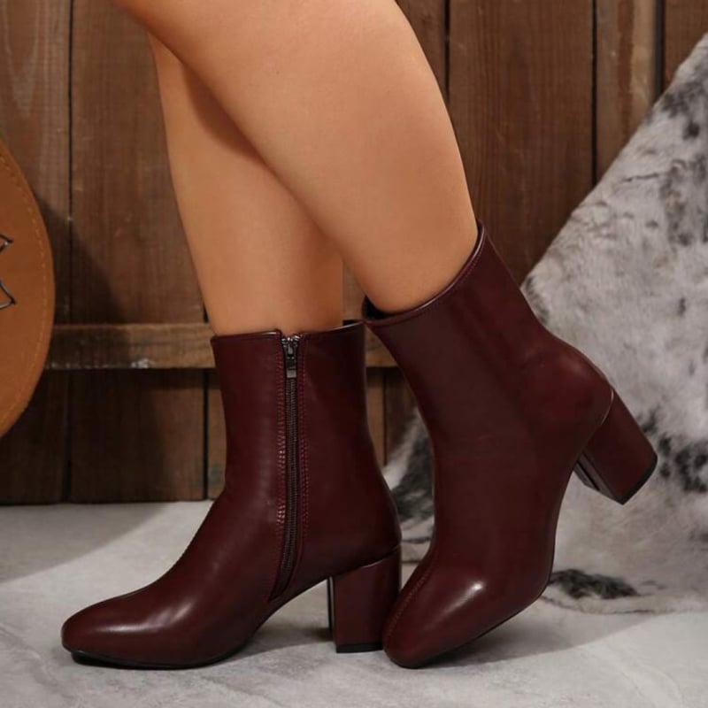 Női magassarkú bokacsizma a lábszár közepéig, négyszögletes orr, PU felsőrész, oldalsó cipzár, alacsony szár