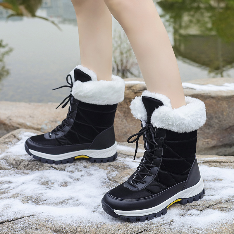Женски зимни снегоботи: водоустойчиви, подплатени с изкуствен пух; горна част PU; подметка гума; вътрешна подплата пух; височина нисък връх 25 см; закопчаване Slip-On