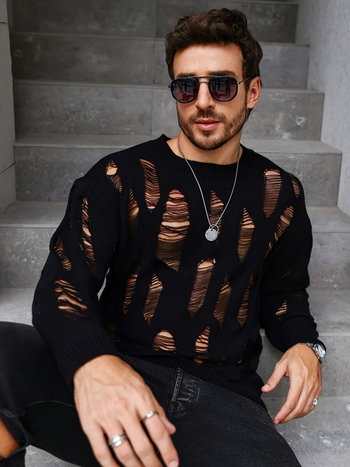 Pulover tricotat cu decupaje și perforații, guler rotund, mâneci lungi, lungime medie (65–80 cm), 100% poliester, fir regulat.