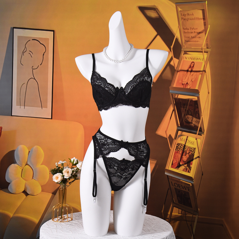 Σετ εσωρούχων δαντέλας, τριών τεμαχίων, 90-95% πολυεστέρας