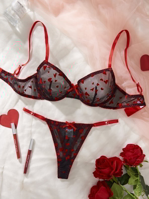 Γυναικείο σετ σουτιέν με διαφανές δίχτυ και κέντημα καρδιάς – Push-Up, πολυεστέρας 90–95%