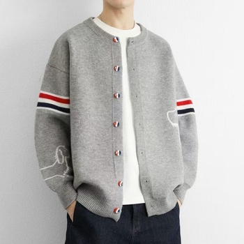 Cardigan bărbătesc tricotat cu model jacquard, croială lejeră, guler rever, mâneci lungi, amestec bumbac-poliester