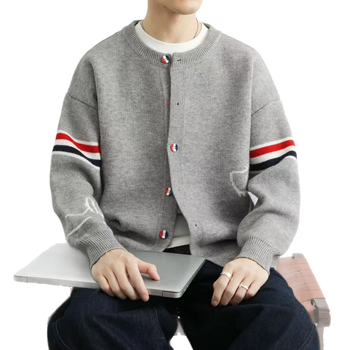 Cardigan bărbătesc tricotat cu model jacquard, croială lejeră, guler rever, mâneci lungi, amestec bumbac-poliester